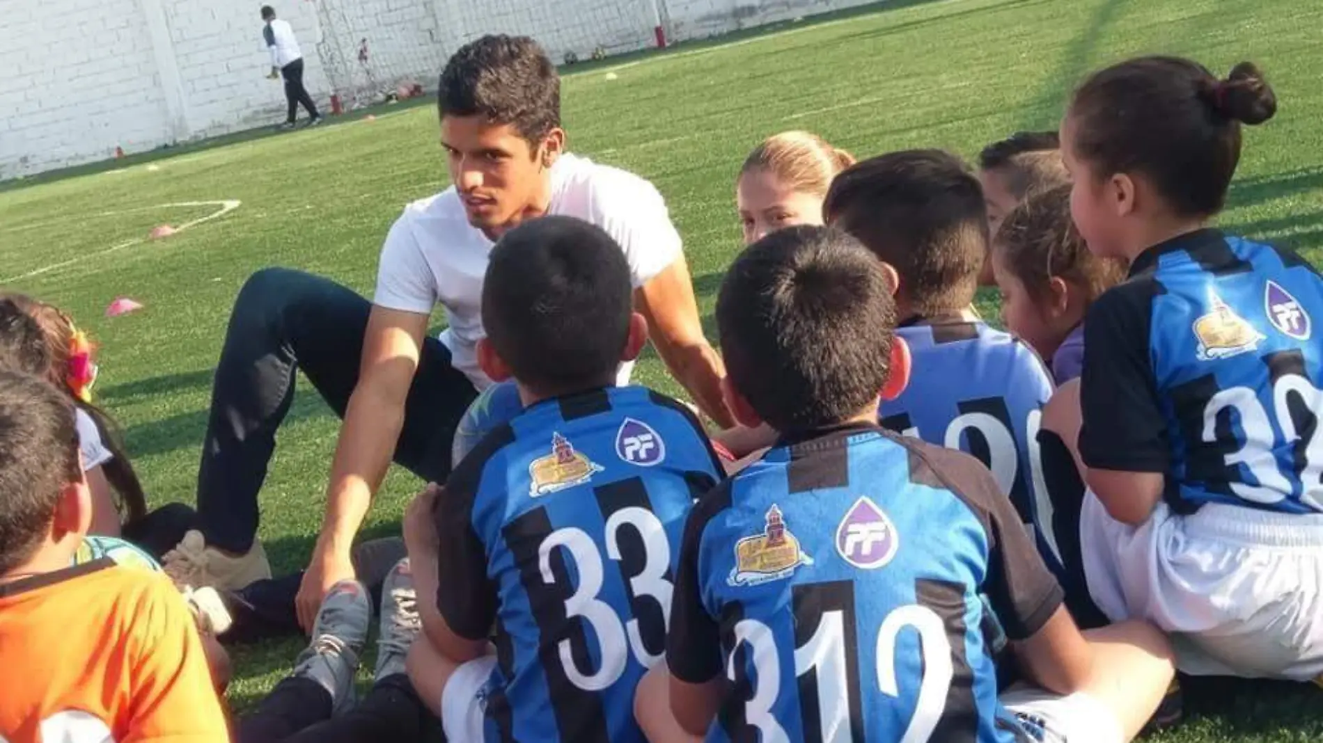 Pequeños futbolistas